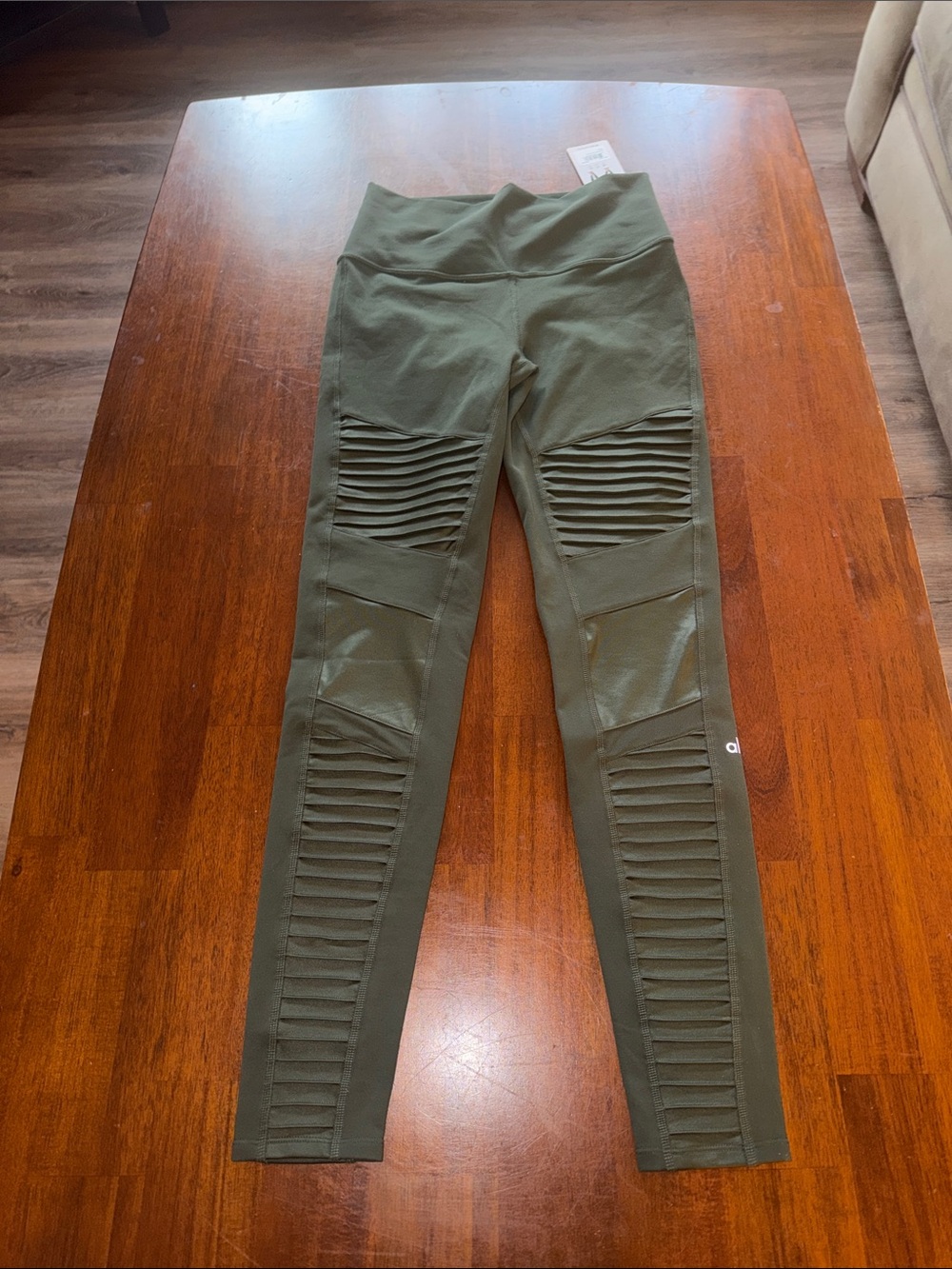 alo yoga Ladies NWT high waist moto leggings in hunter/glossy hunter. Large.